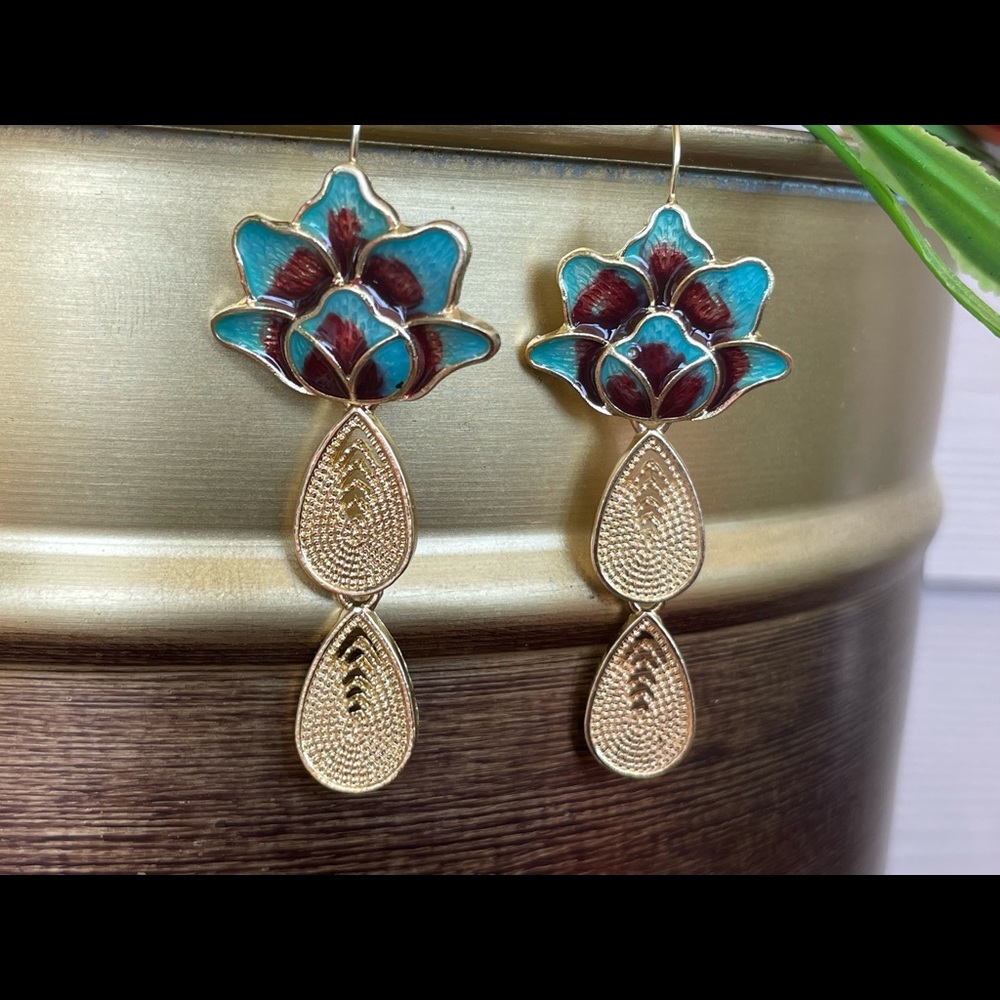 Earring lightweight lotus flower design